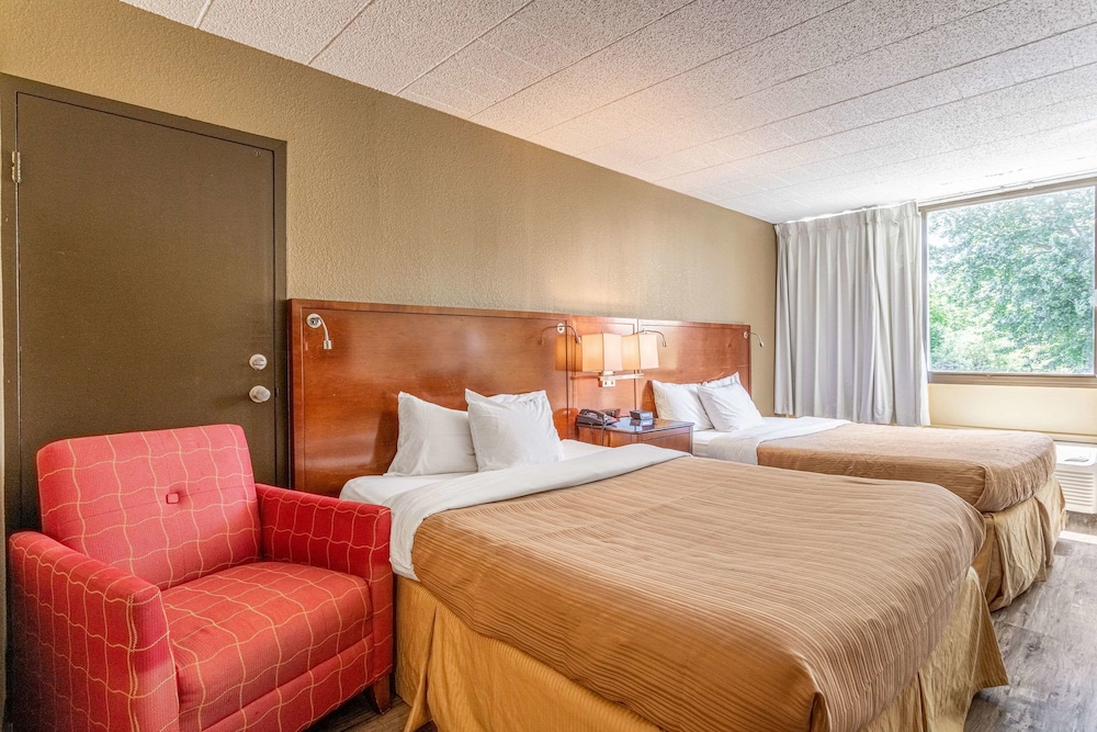 Room, 2 Queen Beds, Non Smoking (Efficiency)