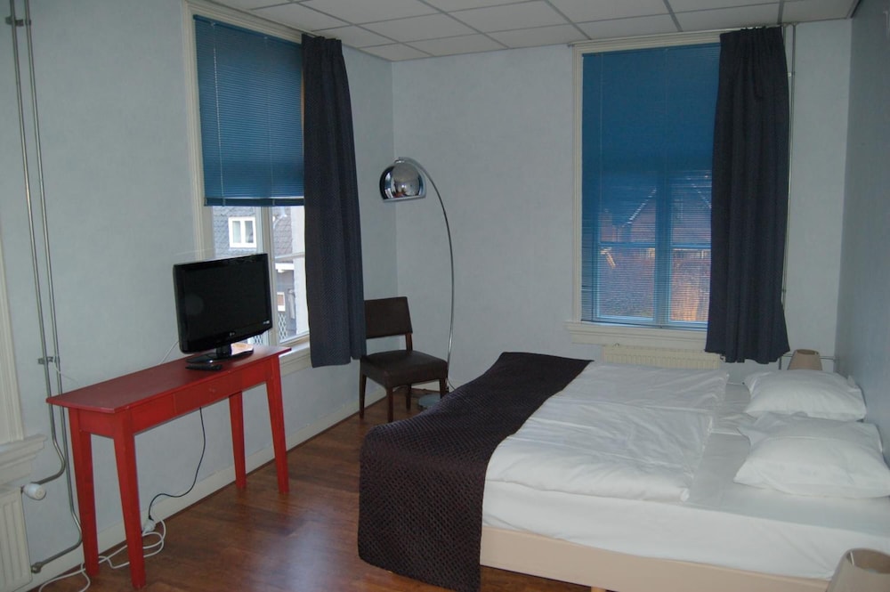 Basic Apartment, 5 Bedrooms, Non Smoking, 2 Bathrooms photo 1