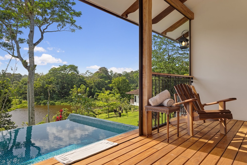 Romantic Bungalow, 2 Queen Beds, Private Pool, Garden View (Superior Room with PP) photo 2