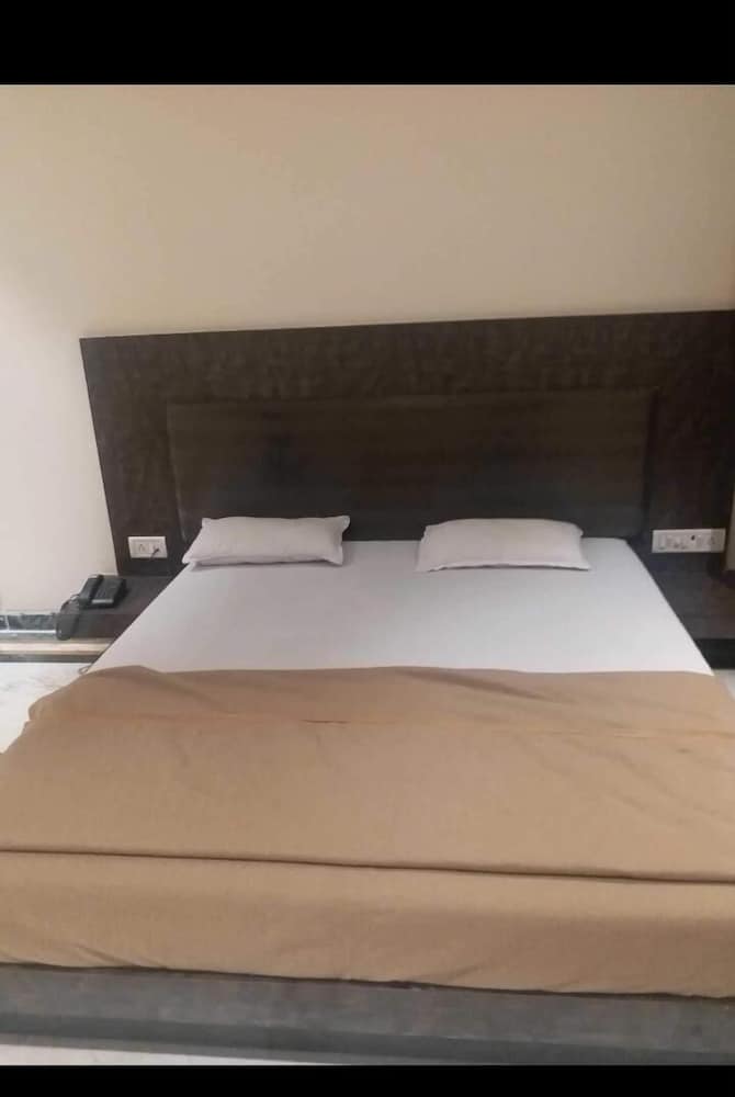 Standard Room (Non AC)