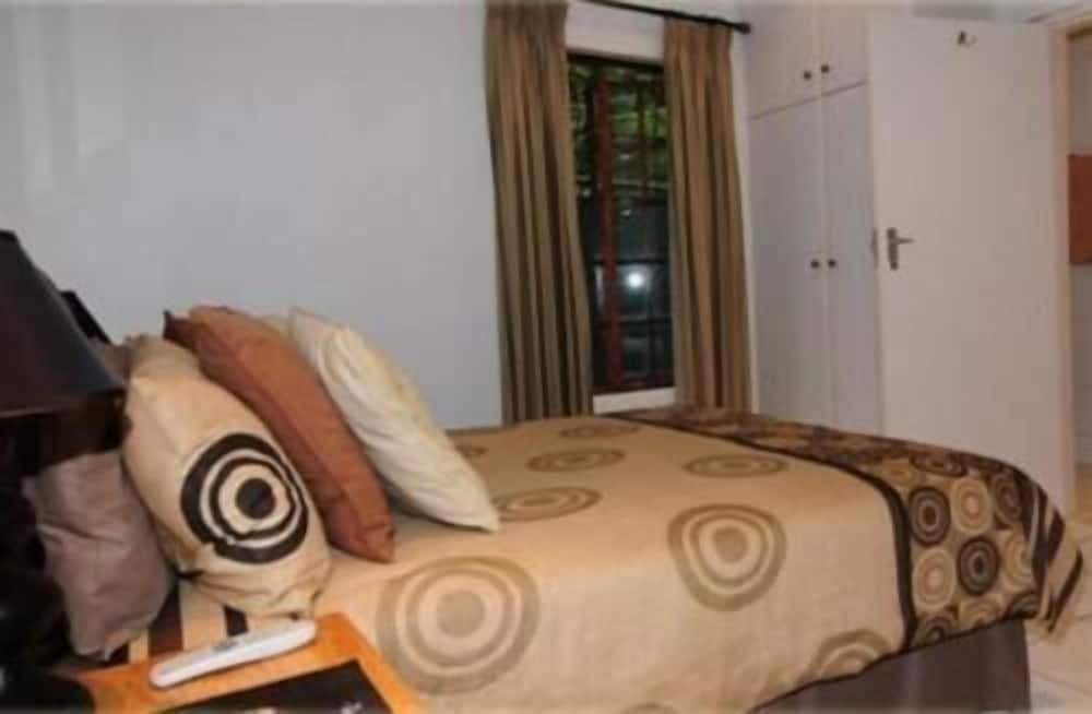 Family Room, 1 Bedroom (Double + Single Bed / Shower) photo 2