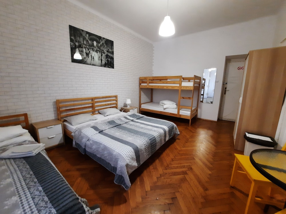 Family Room, Multiple Beds photo 2