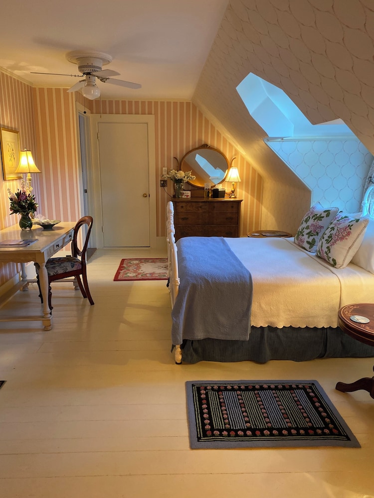 The Sawyer Suite, Child Friendly, 1 Bedroom with Loft. Ensuite Bath