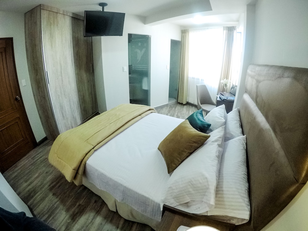 Single Room, 1 Queen Bed, Non Smoking, Private Bathroom