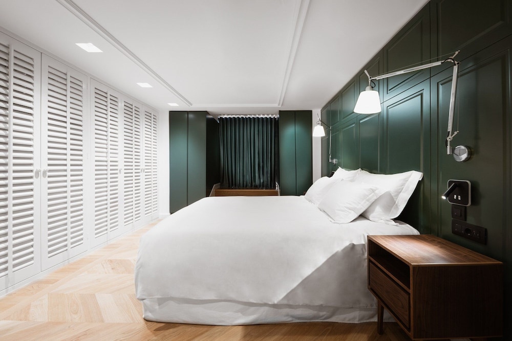 Suite - Photo 19