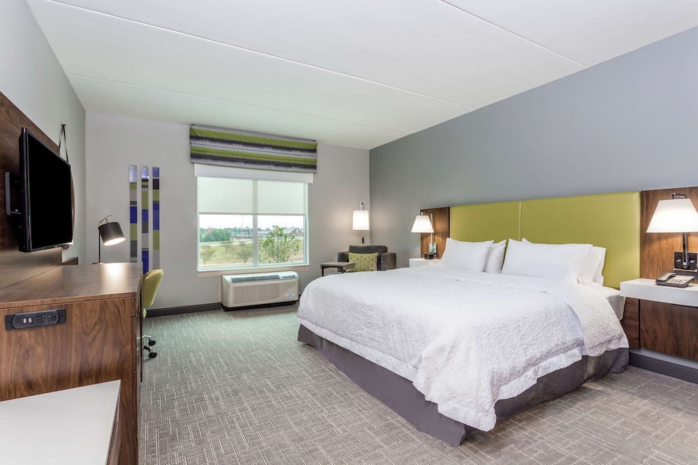 Room, 1 King Bed, Accessible, Bathtub (Mobility & Hearing) - Photo 7