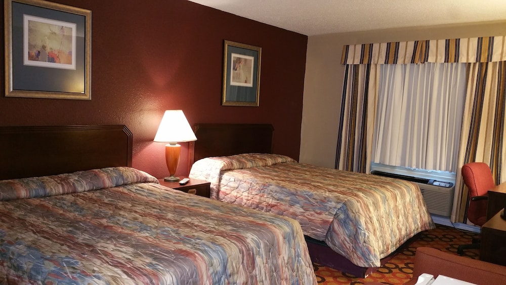 Standard Double Queen Room photo 1