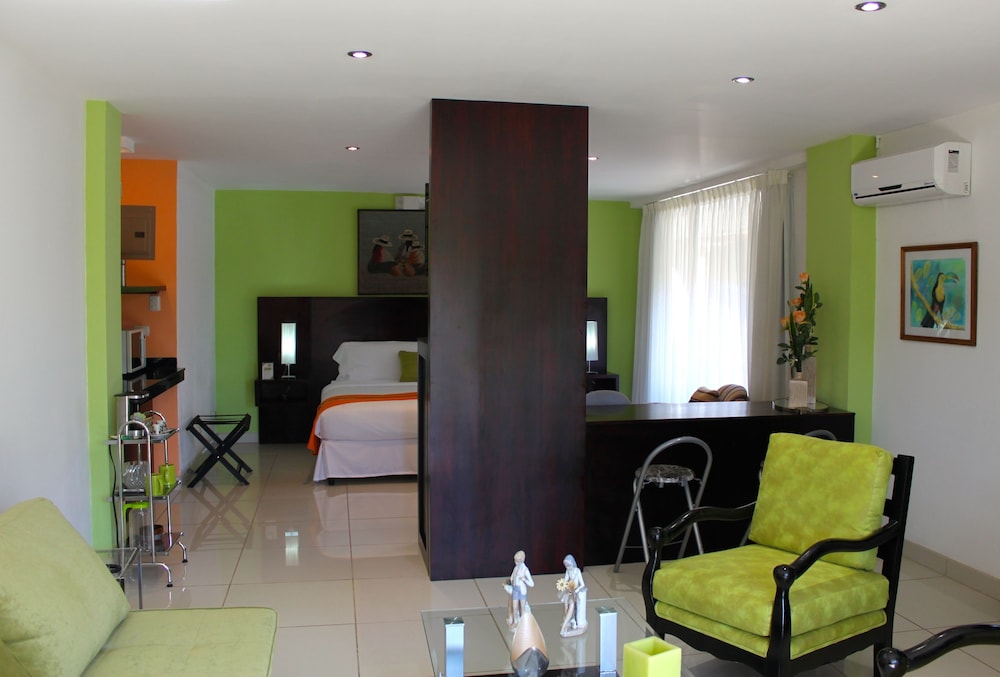 Deluxe Studio Suite