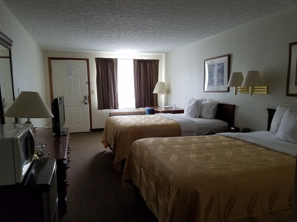 Standard Room, 2 Double Beds, Non Smoking (Pet Friendly, Top Floor) photo 2