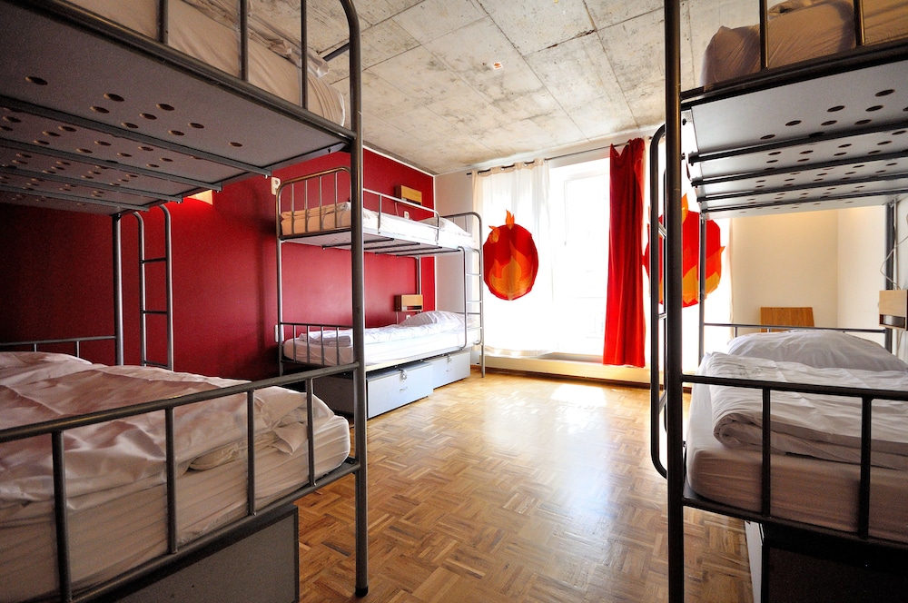 1 Bed in a mixed dorm for 6 person photo 1