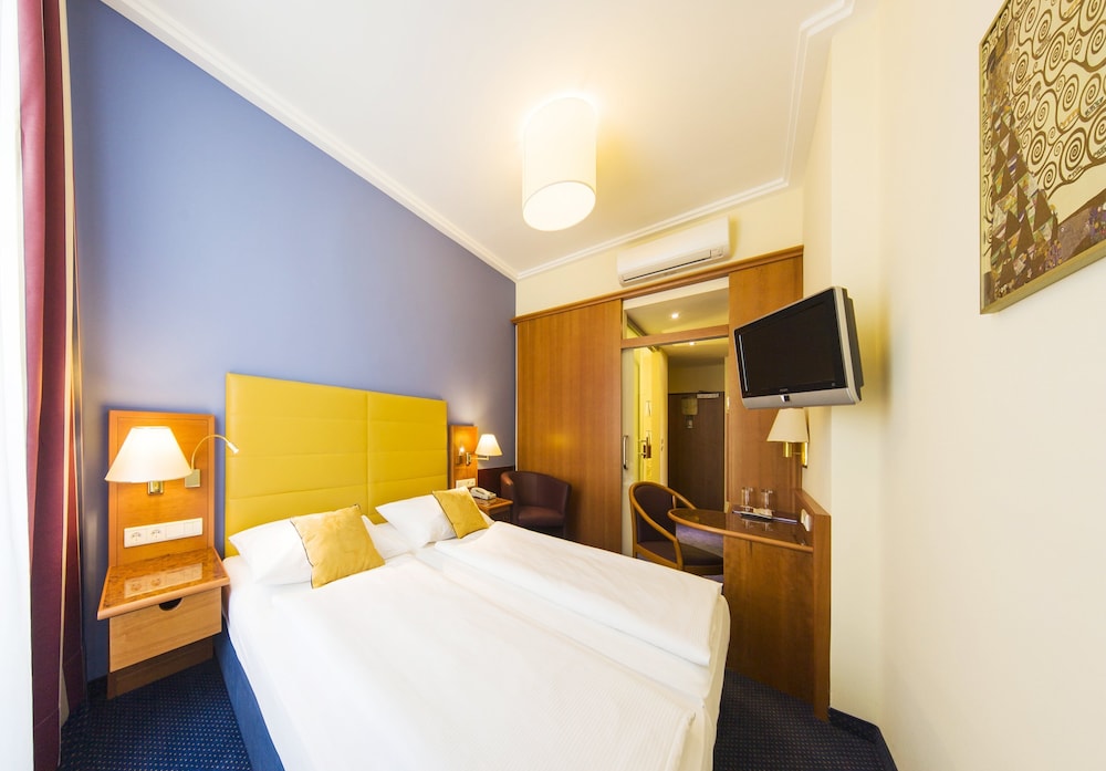 Standard Double or Twin Room, City View