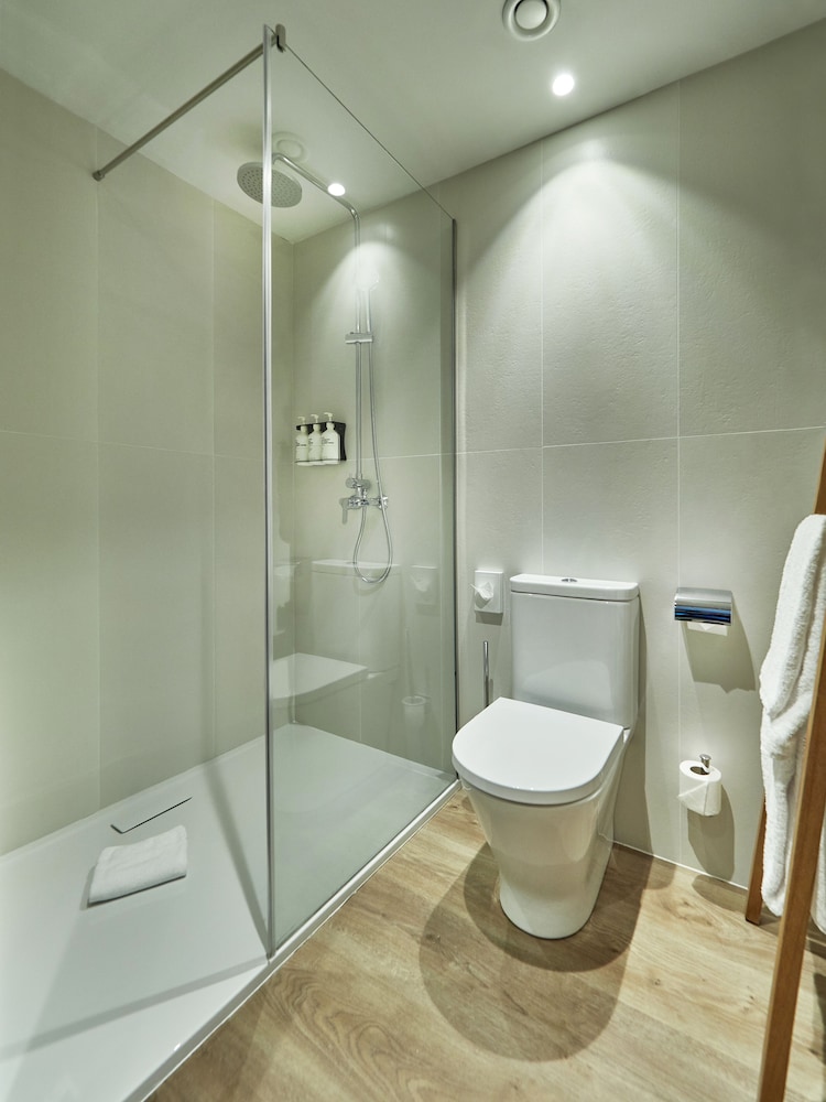 Standard Double Room - Photo 7