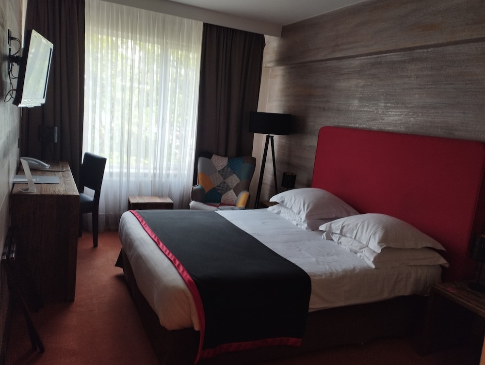 City Room - Photo 7