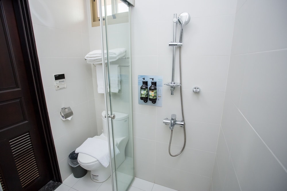 Deluxe Suite, 1 Bedroom Suite, 1 King Bed, Balcony - Photo 18