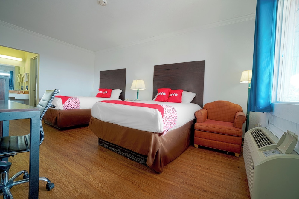 Room, 2 Queen Beds - Photo 5