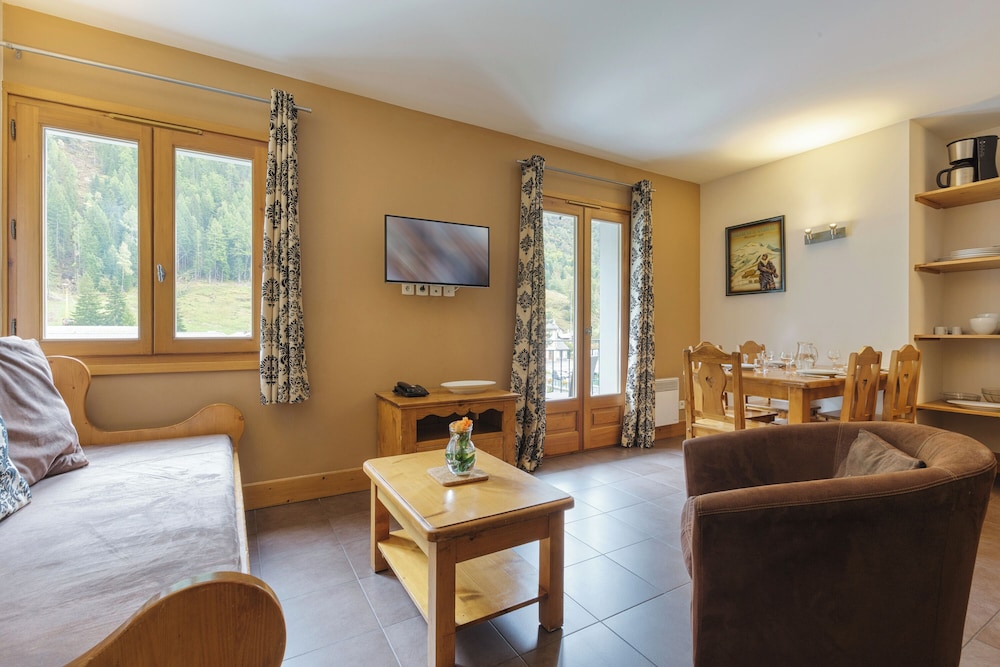 Family Apartment, Multiple Bedrooms (Vallorcine Buet 42 ski in / ski out) Family Apartment, Multiple Bedrooms (Vallorcine Buet 42 ski in / ski out)