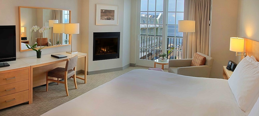Classic Room, 1 King Bed, Balcony, Partial Ocean View (Fireplace) - Photo 2