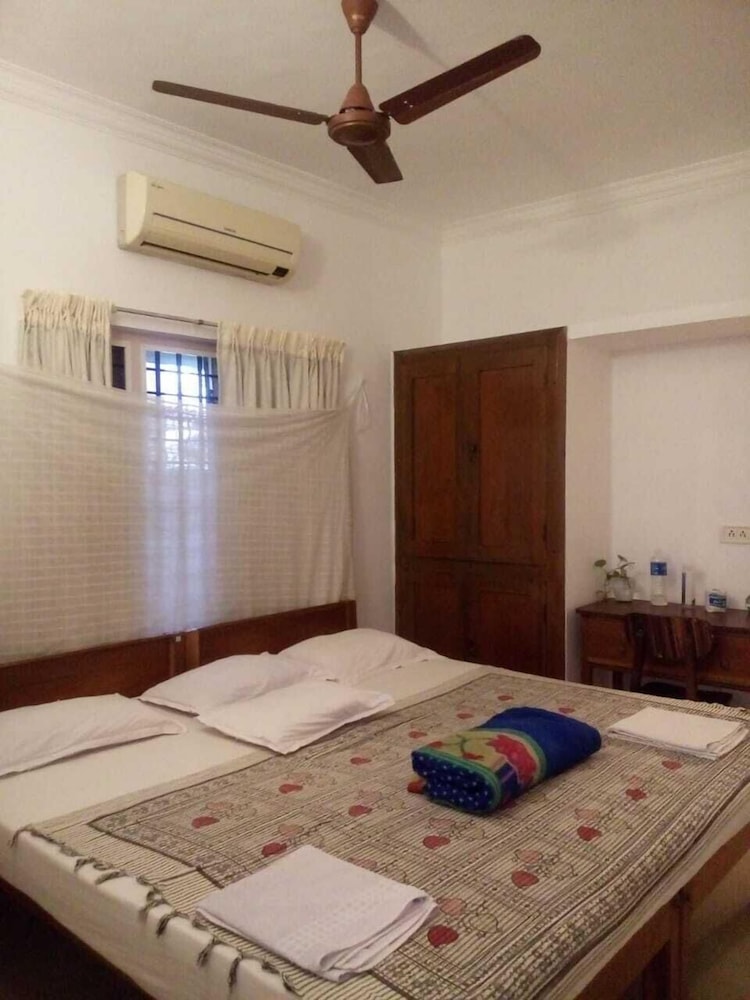 2 bedroom AC private apartment photo 1