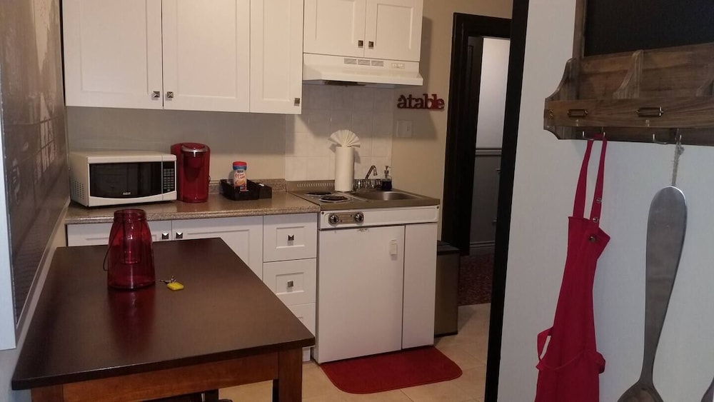 Suite #20 - 18 photo 3