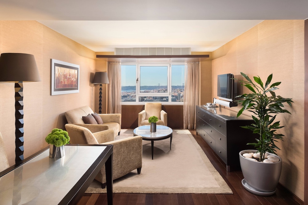 Executive Suite, 1 Queen Bed - Photo 5