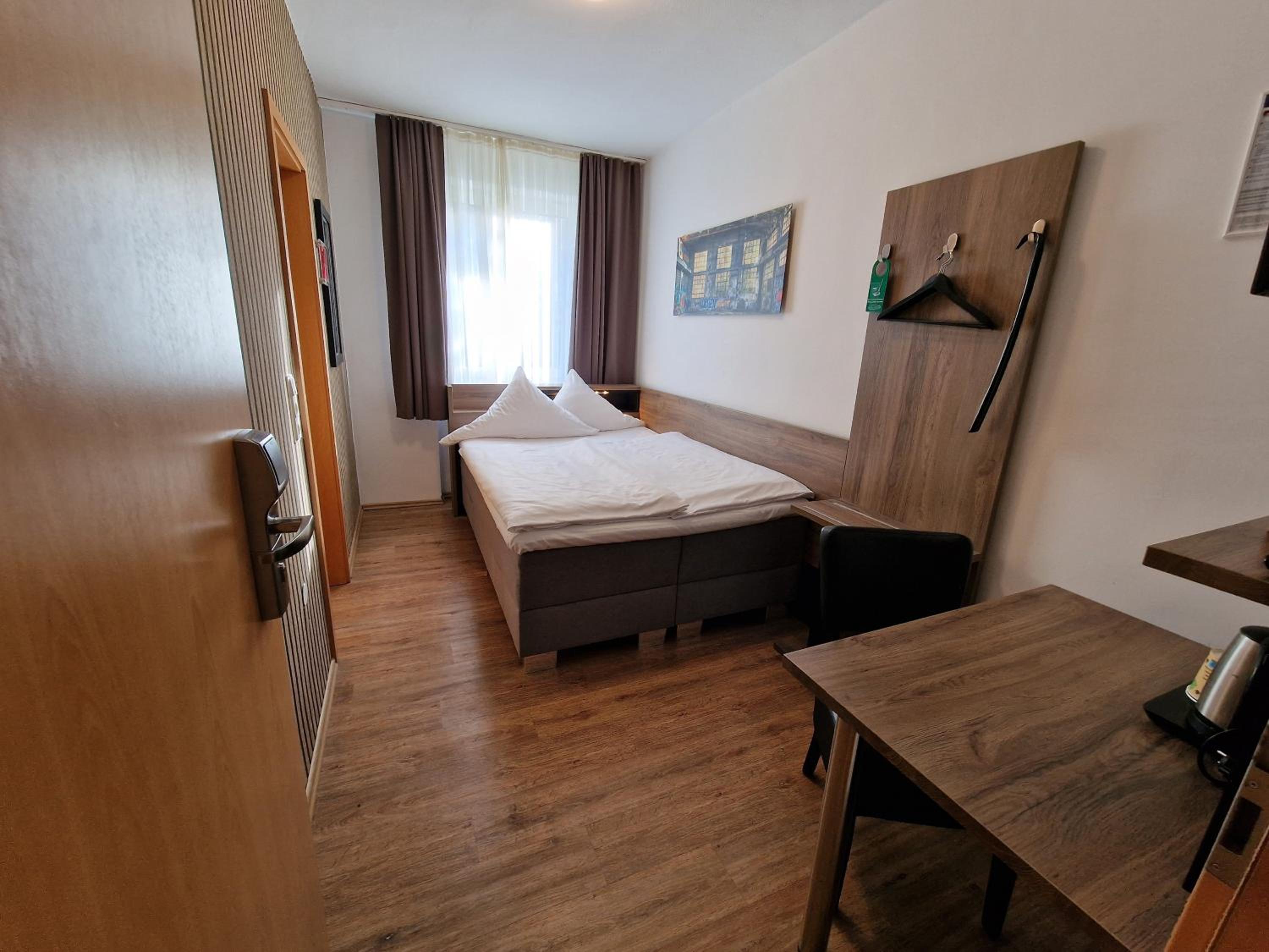 Economy Double Room photo 2