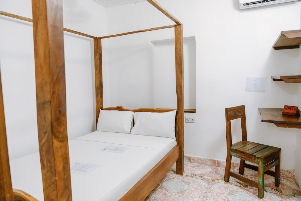 Basic Double Room, 1 Queen Bed, Non Smoking photo 1