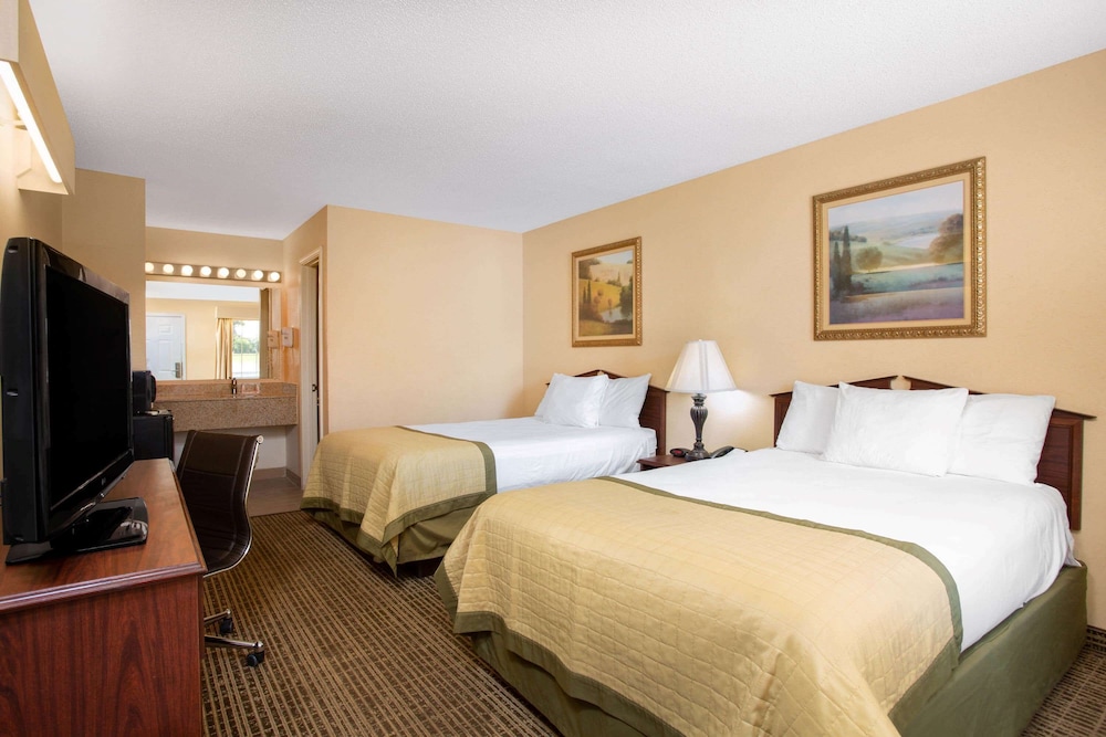 Standard Room, 2 Double Beds, Non Smoking - Photo 2