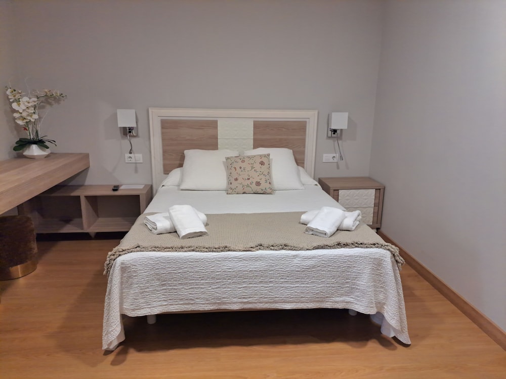 Superior Double Room, 1 Queen Bed, Private Bathroom - Photo 1