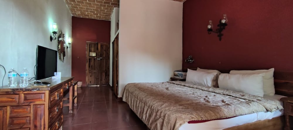 Standard Room, 1 King Bed - Photo 2