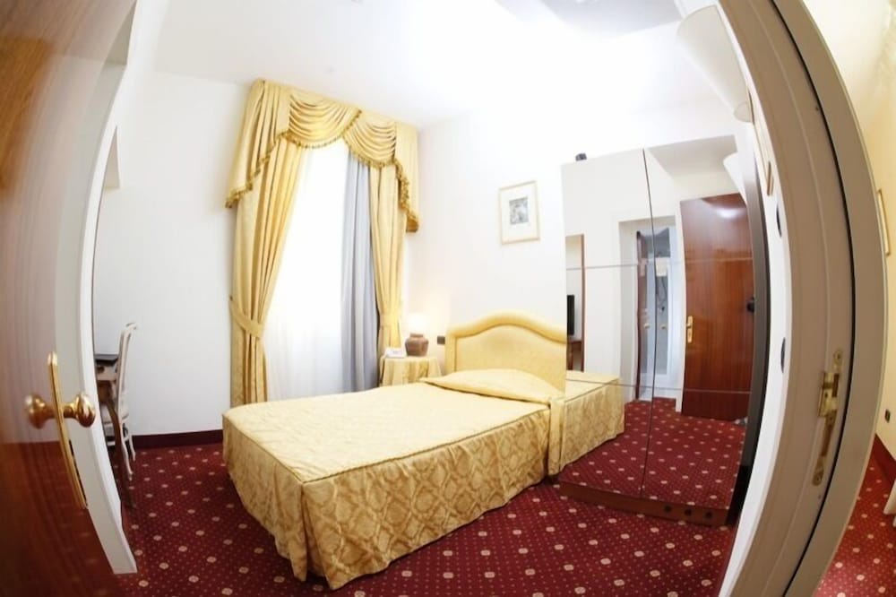 Double Room - Photo 2