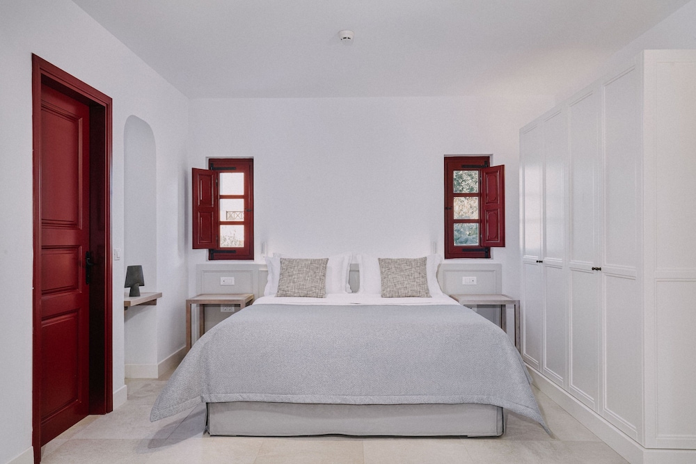 Suite, 1 Bedroom - Photo 1