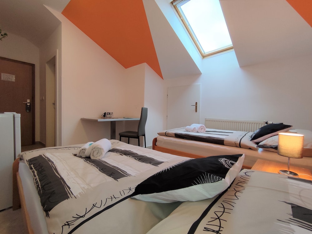 Basic Room photo 2
