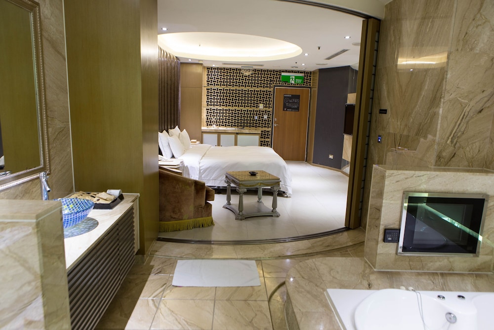 Paragon Suite (Check in time starts from 6pm) photo 1