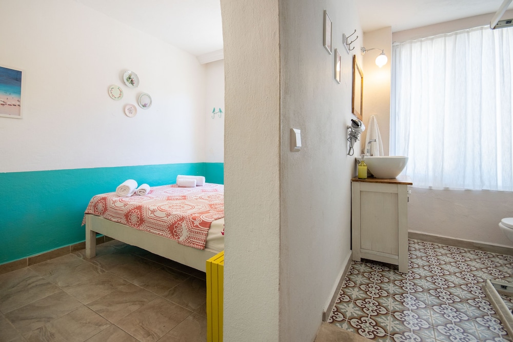 No 2 Standard Room - Photo 4