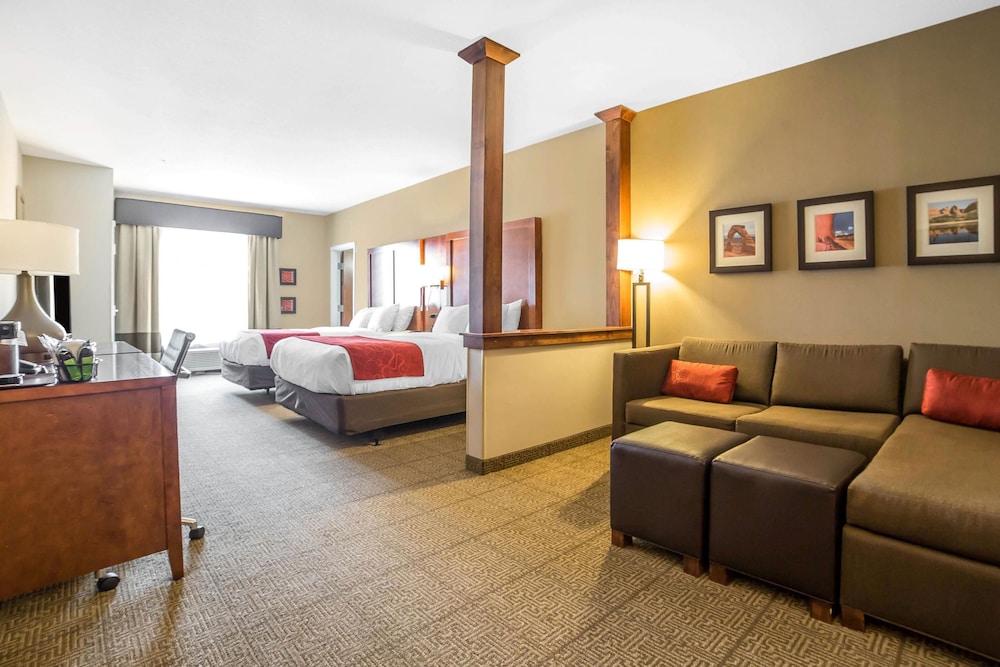 Suite, Multiple Beds, Accessible, Non Smoking photo 2