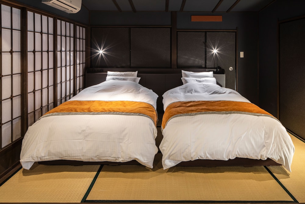Two-beds Suite with Private Open-air Bath (Japanese Cypress Bath) photo 3