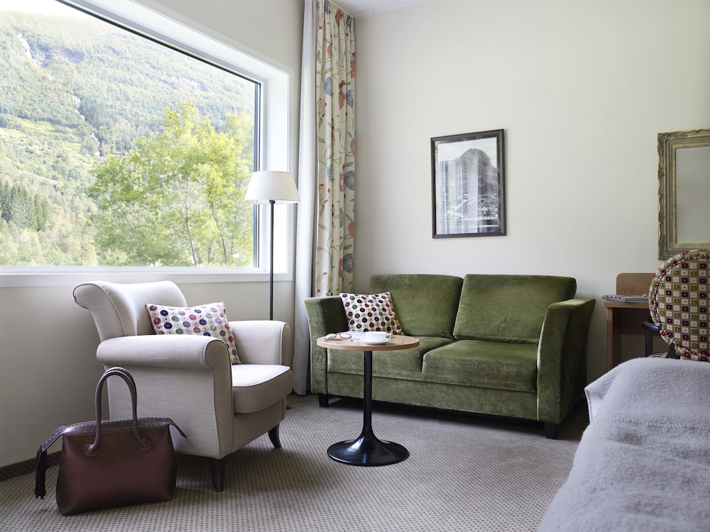 Family Room photo 2