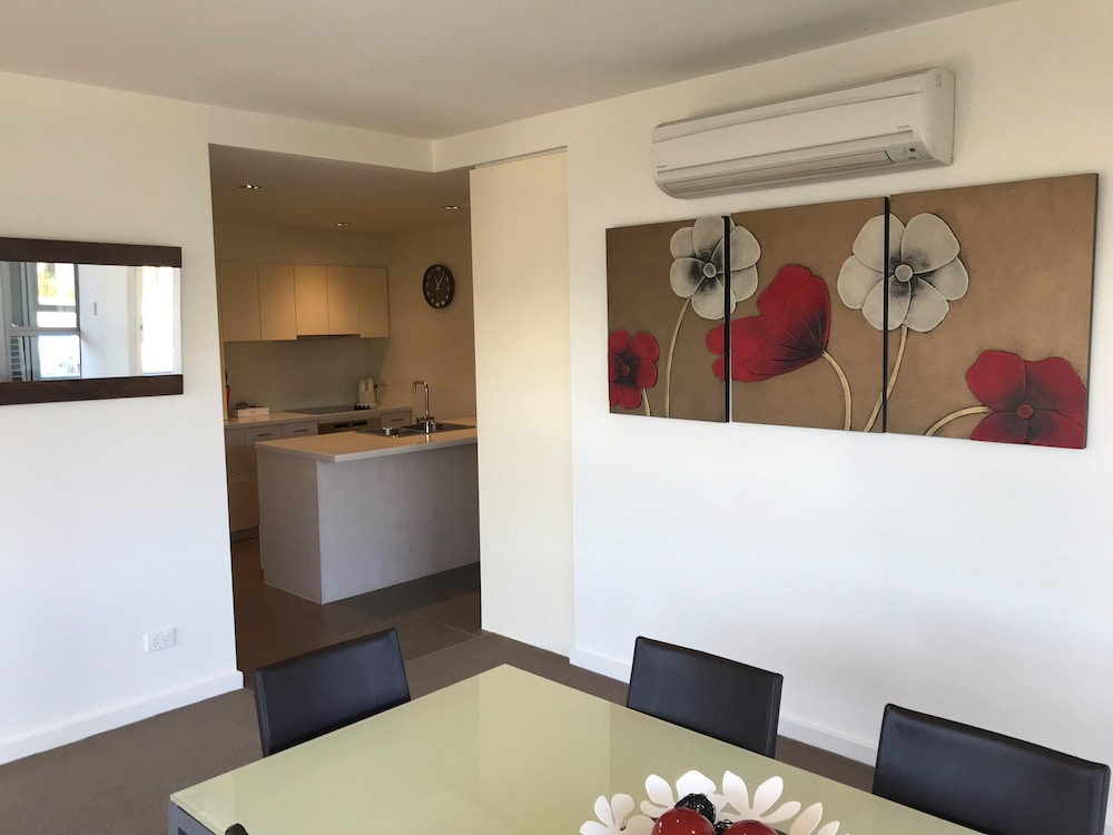 Deluxe Two Bedroom Apartment - Photo 4