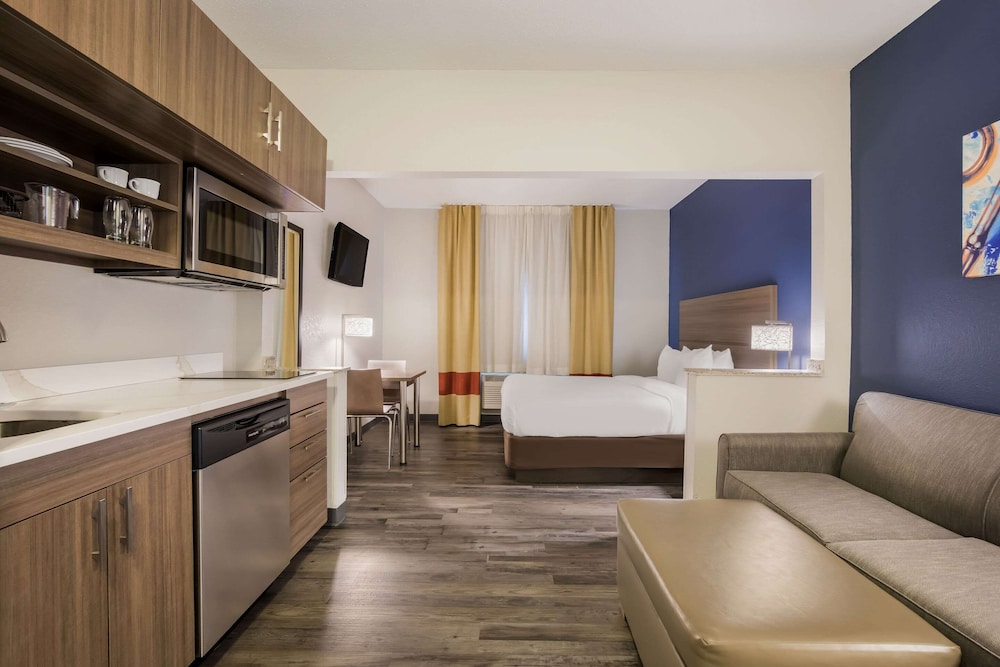 Suite, 1 Queen Bed with Sofa bed, Non Smoking (Efficiency, Upgrade) photo 1