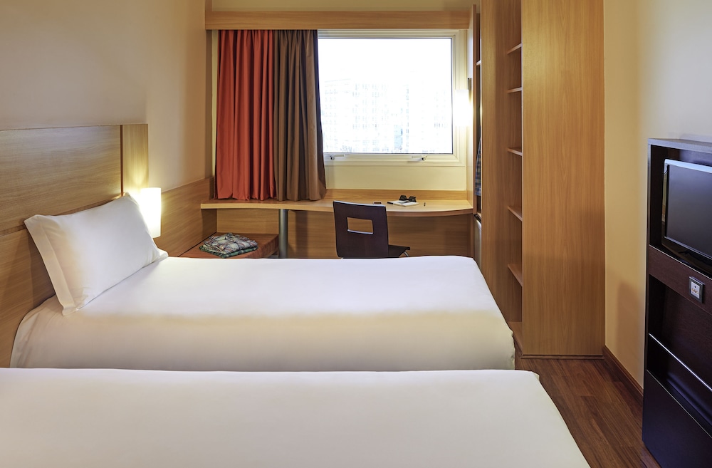 Standard Room, 2 Twin Beds - Photo 5