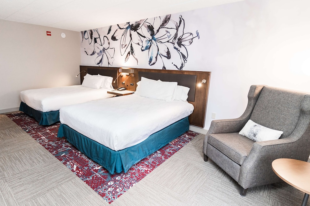 Room, 2 Queen Beds, Accessible (Mobility/Hearing, Roll In Shower) - Photo 2