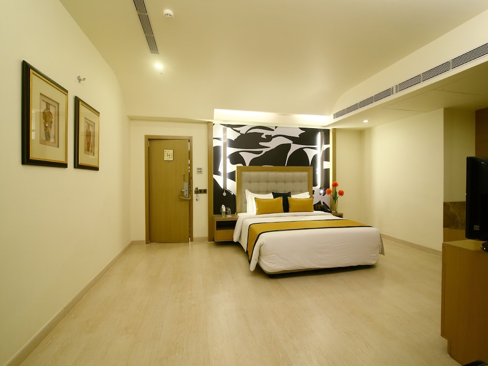 Premium Room, 1 King Bed, City View photo 1