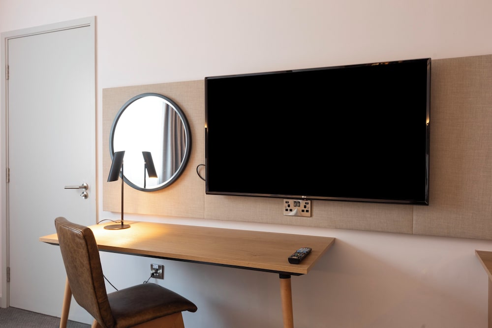 Premium Room, 1 King Bed, Accessible (Super King) photo 1