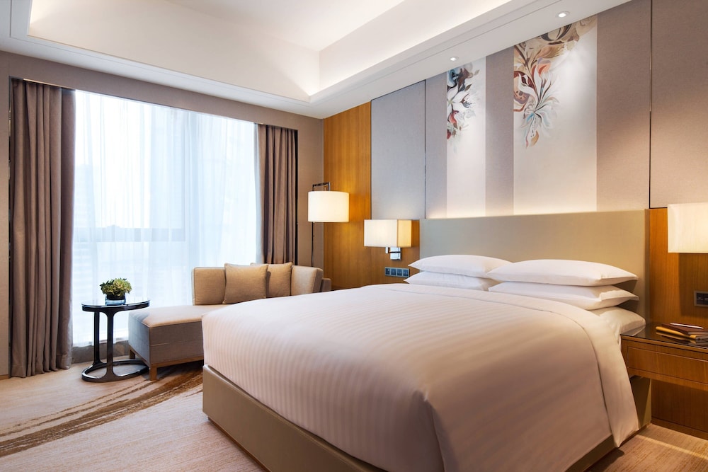 Executive Suite, 1 King Bed, City View photo 1