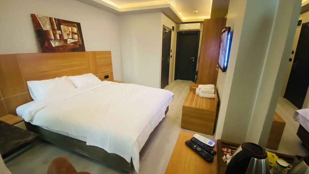 Deluxe Room, 1 Bedroom, Smoking, City View photo 2