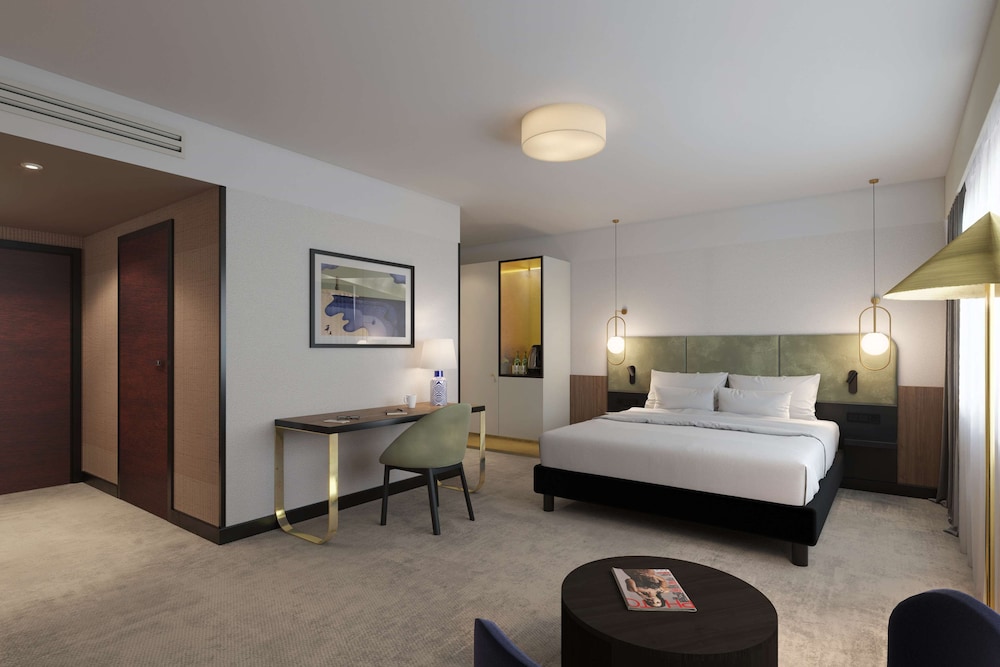 Standard Room, 1 Queen Bed, Balcony - Photo 1