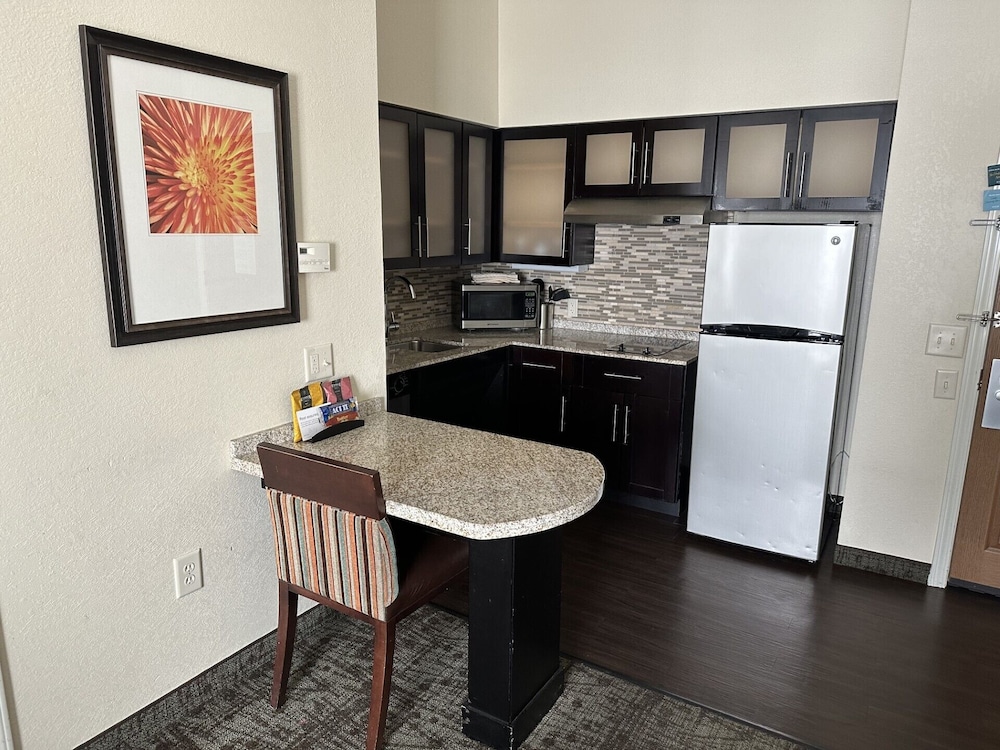 Studio Suite, 1 Queen Bed, Accessible, Kitchen (Communications) - Photo 5