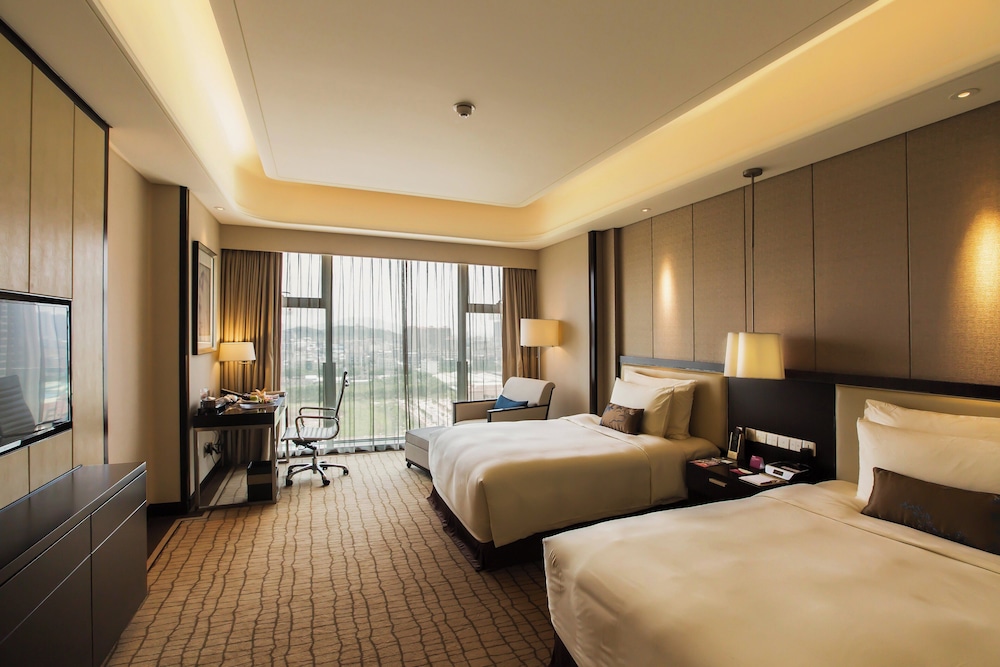 Standard Room, 2 Double Beds, River View (Kids Theme) photo 3