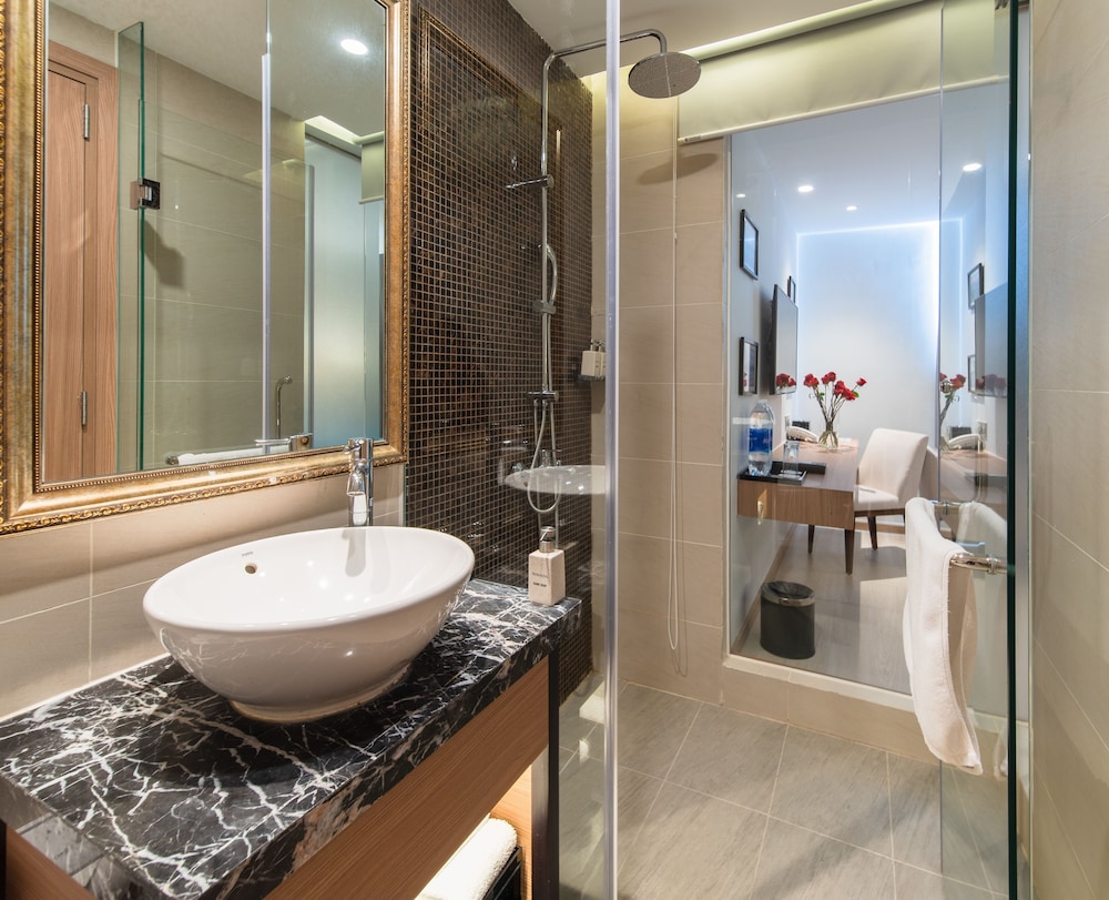 Superior Triple Room, City View - Photo 10