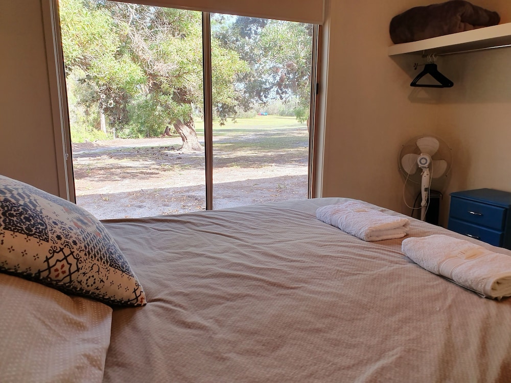 Standard Cabin, 2 Bedrooms, Non Smoking, Kitchen (Sleeps 5) photo 2